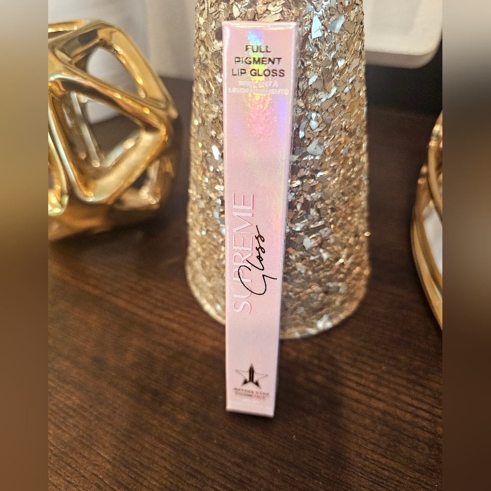 Jeffree Star Supreme Gloss color House Tour. - Picture 5 of 5